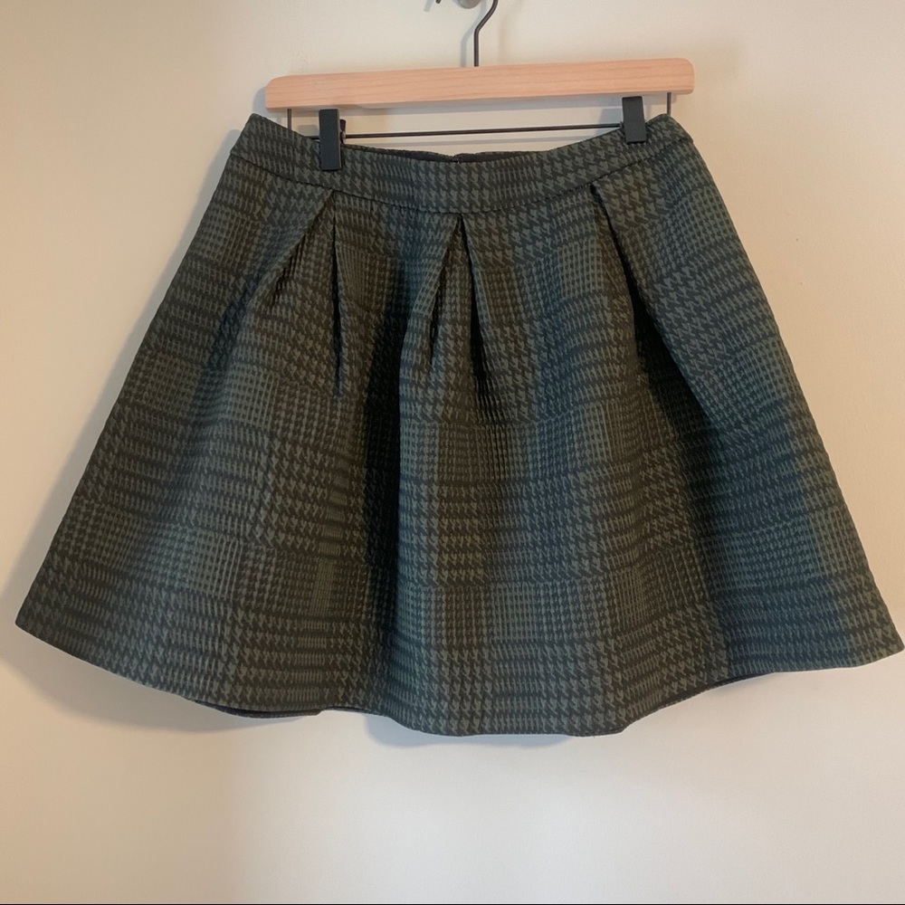 Express houndstooth green & black skirt size 8